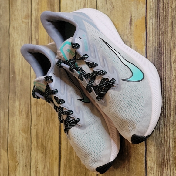 NIKE AIR ZOOM Size 7 - Picture 5 of 8